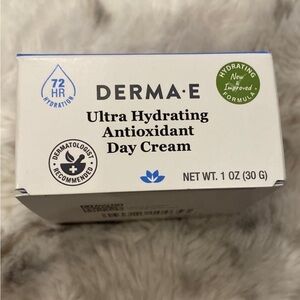 Ultra Hydrating Antioxidant Day Cream - White